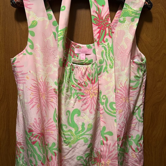 Beautiful Lilly Pulitzer Pink and Green Patterned Sleeveless top with sash - Picture 5 of 8